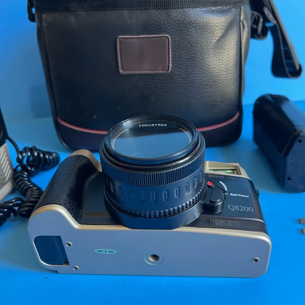 Vintage Canon Q8200 35 mm with accessories and bag.